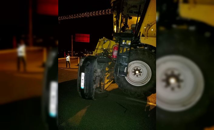 Ağrı’da kamyonet biçerdöverle çarpıştı: 2 yaralı