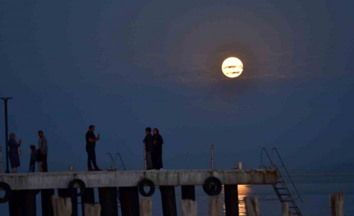 Ahlat’ta dolunay görsel şölen sundu