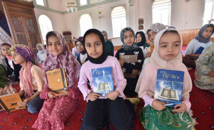 Ahlat’ta yaz Kur’an kursları açılış programı düzenlendi