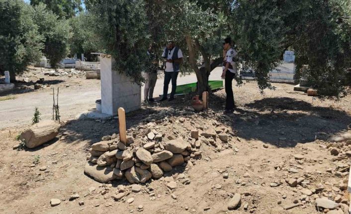 Ailesini yakarak katletmişti, gizlice defnedildi