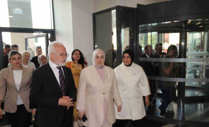 AK Parti İstanbul Milletvekili Ercan, orman yangınında yaralanan personeli hastanede ziyaret etti