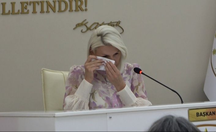 AK Parti ve MHP’den destek alan CHP’li başkan gözyaşlarını tutamadı