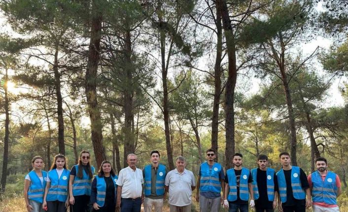 AK Parti’li gençlerden çevre temizliği