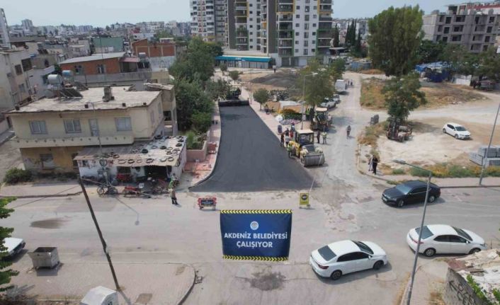 Akdeniz’de asfalt çalışmaları sürüyor