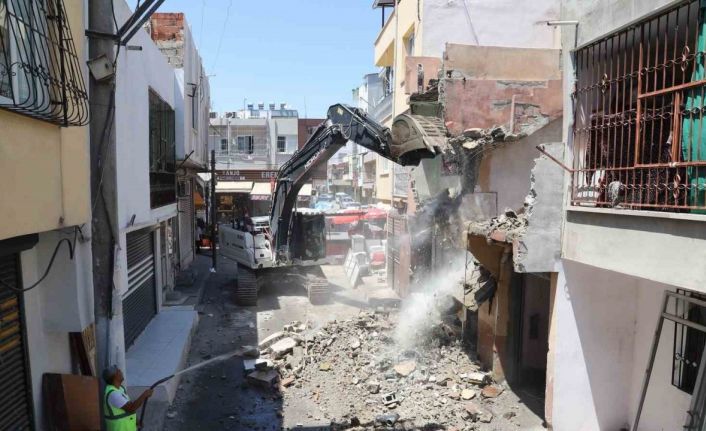 Akdeniz’de metruk yapılar tek tek yıkılıyor