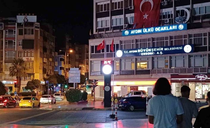 Akşam termometre 35’i gösterdi Aydınlılar serinlemek için meydana akın etti