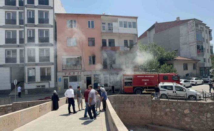 Aksaray’da apartmanda yangın paniği