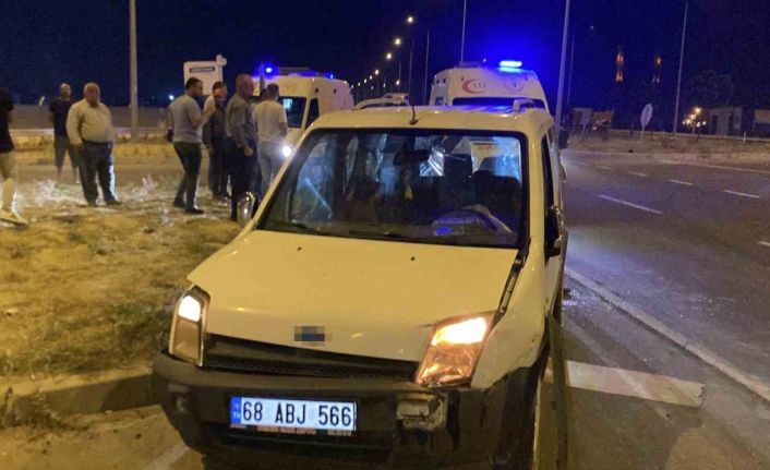 Aksaray’da hafif ticari araç otomobille çarpıştı: 1 yaralı