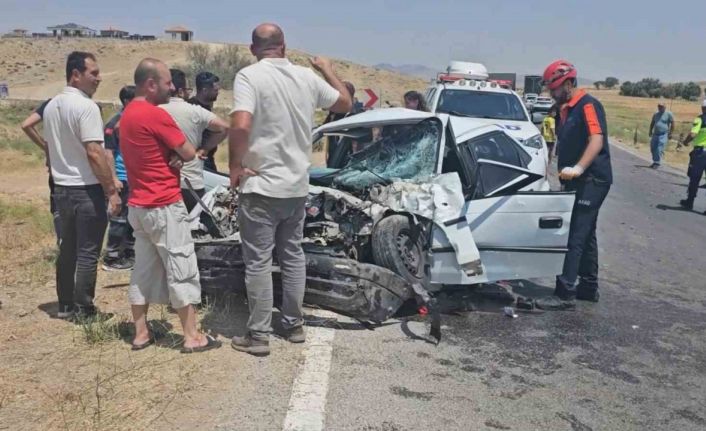 Aksaray’da otomobil ile kamyonet çarpıştı: 1 ölü, 3 yaralı