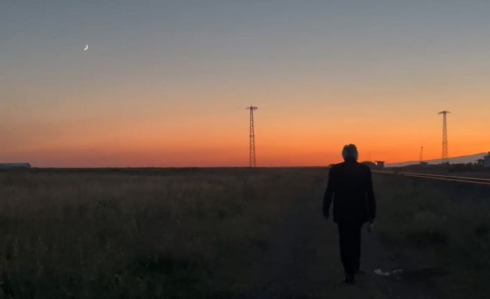 Akyaka’da gökyüzü kızıla büründü