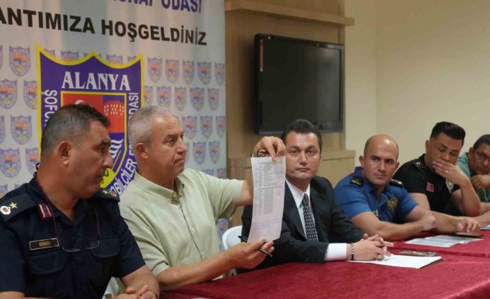 Alanya’da zabıtadan taksilere sivil takip