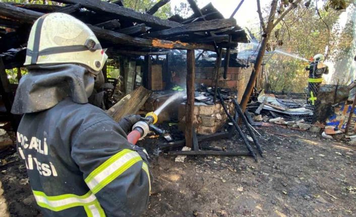 Alevlere teslim olan ahır ve samanlık kullanılamaz hale geldi