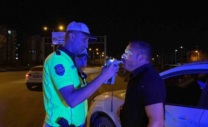 "Alkollü değilim" diyen sürücünün ehliyetine alkollü araç kullanmaktan el konuldu