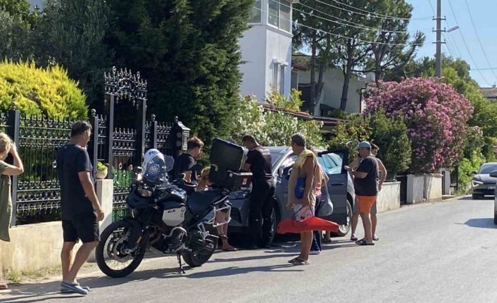 Alkollü kadın sürücünün kullandığı araç bahçe duvarına çarparak durabildi