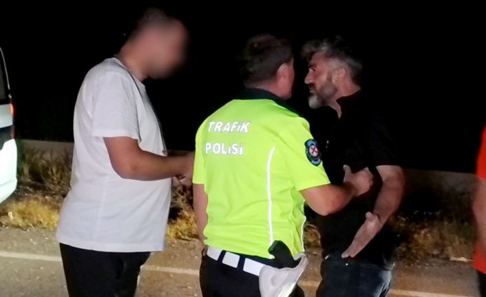 Alkollü sürücü ile vatandaşın "Sen neden çekiyorsun?" polemiği kamerada