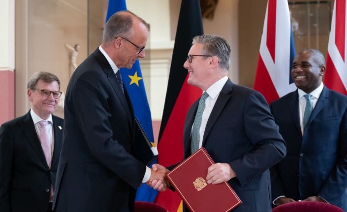 Almanya ile İngiltere arasında dostluk anlaşması