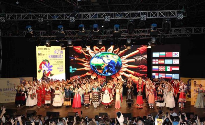 Altın Karagöz Halk Dansları heyecanı Bursa’yı sardı