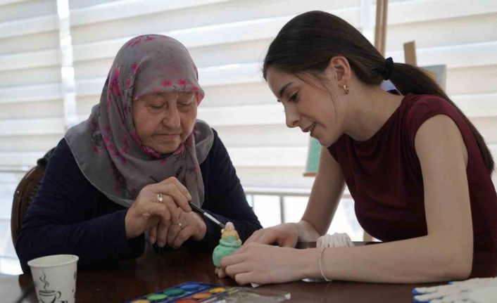 Alzheimer ve Demans hastaları etkinliklerle hayata tutunuyor