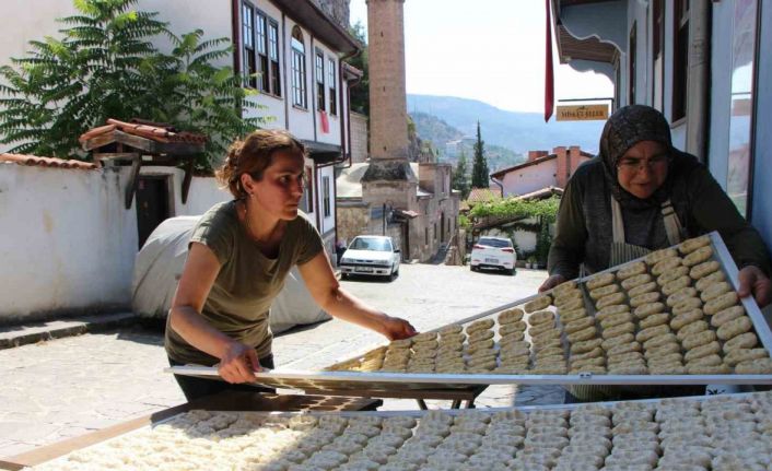 Amasya’da tescilli ‘sıkma tarhana’ sezonu başladı