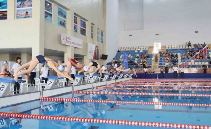 Analig yüzme heyecanı Elazığ’da yaşandı