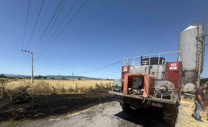 Anız yangını çiftliğe sıçramadan söndürüldü