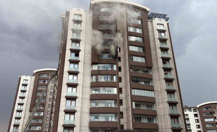 Ankara’da 14 katlı binada çıkan yangında mahsur kalan 2 kişi kurtarıldı