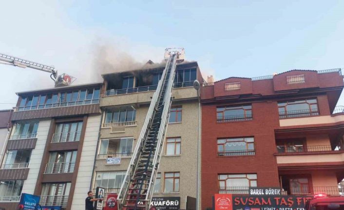 Ankara’da bir binanın en üst katından korkutan yangın