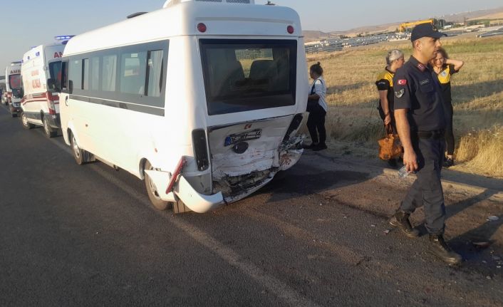 Ankara’da otomobil işçi servisine arkadan çarptı: 1 ölü, 12 yaralı