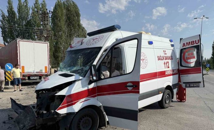 Ankara’da tır ile ambulans çarpıştı: 5 yaralı