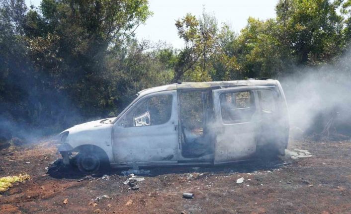 Antalya’da çıkan yangında alevler arasında kaldılar