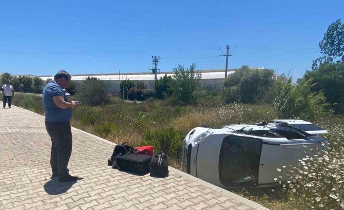 Antalya’da hafif ticari araç şarampole yuvarlandı: 1 yaralı