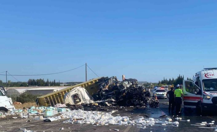 Antalya’da iki tır çarpıştı: 1 ölü, 1 yaralı