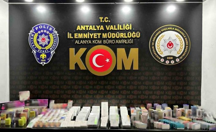 Antalya’da kaçakçılık ve rüşvet operasyonları: 6 tutuklama