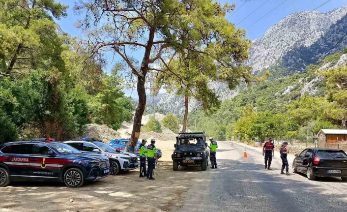 Antalya’da safari araçlarına denetim: 4 araç trafikten men edildi