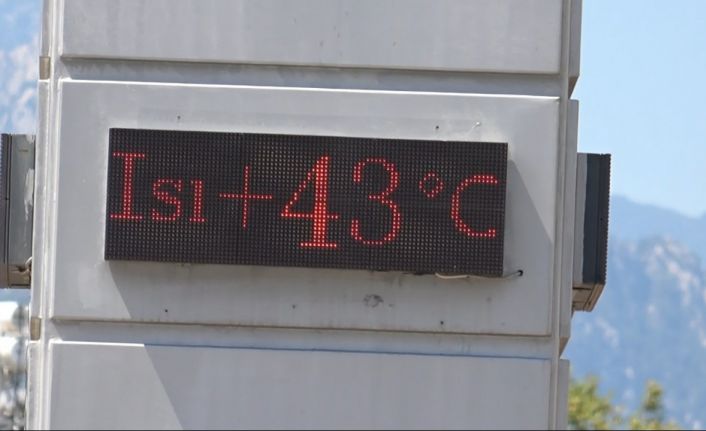Antalya’da termometreler 43 dereceyi gördü, sahiller doldu