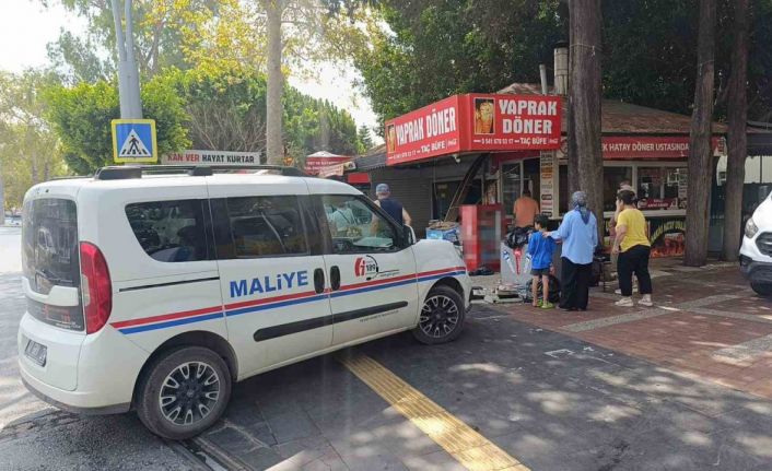 Antalya’da yanan büfe küle döndü