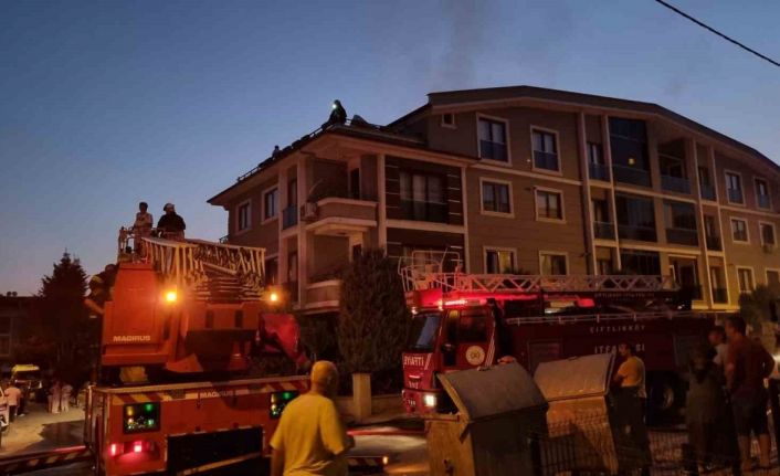 Apartman yangınında 2’nci kattan düşen kişi yaralandı