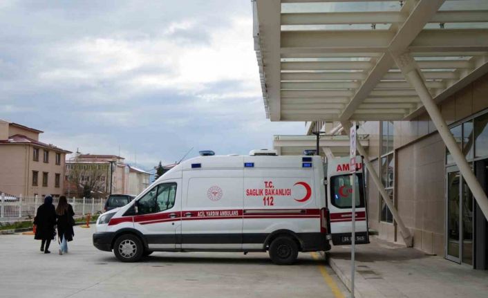 Apartmanın 3’ncü katından düşen kadın ağır yaralandı