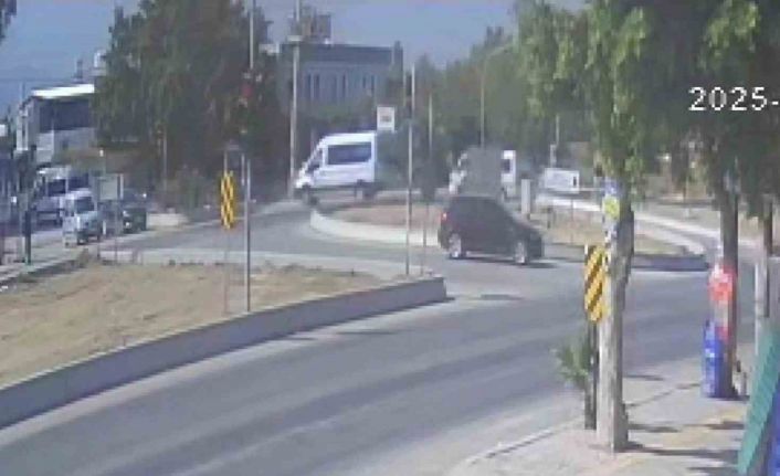 Araçla çarpışmamak için refüje çıktı