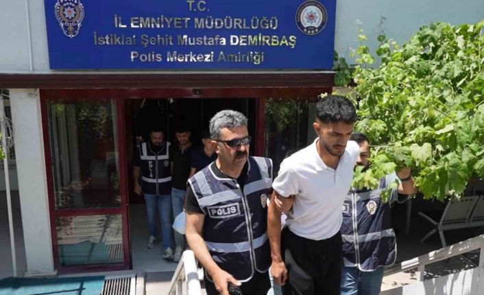 Araçlarıyla sıcak takibe aldılar, sokak ortasında kurşun yağmuruna tuttular: 5 tutuklama