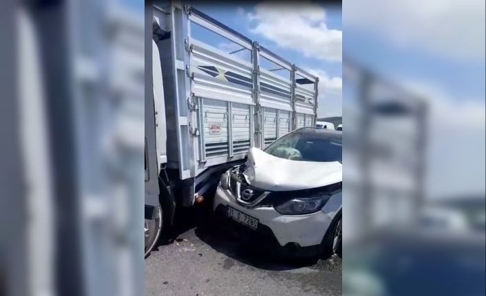 Ardahan’da kamyonet ile otomobil çarpıştı: 1 yaralı