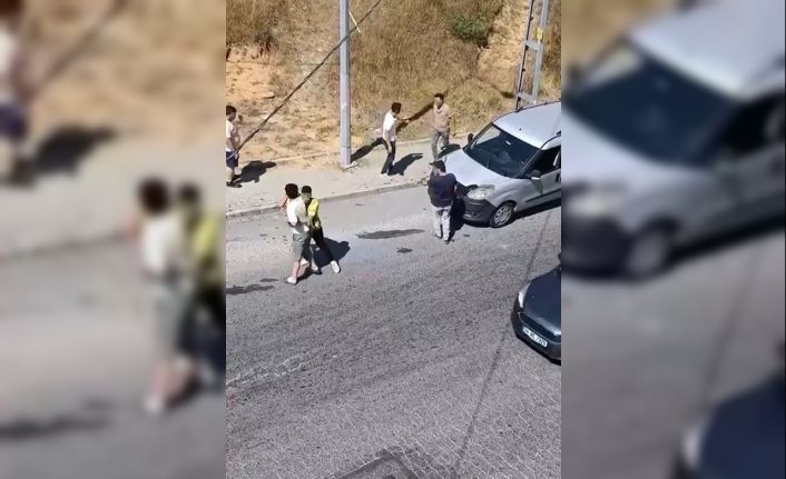 Arnavutköy’de 2 kişi arasında ilginç kavga
