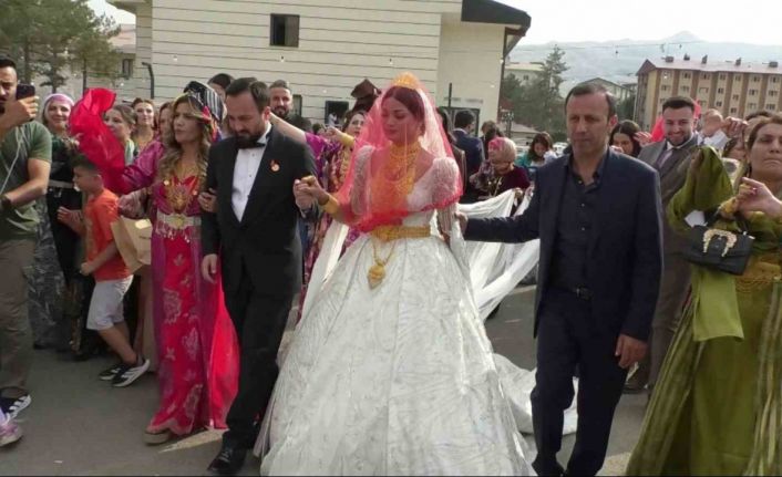 Aşiret mensubu başkana görkemli düğün