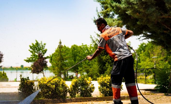 Atatürk Sahil Parkı’nda temizlik ve bakım çalışması yapıldı