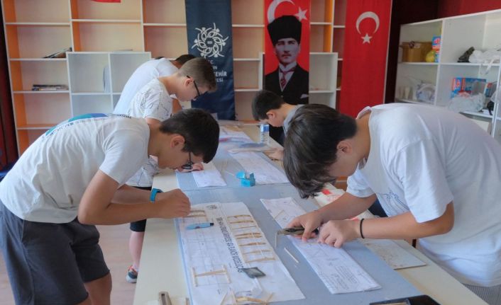 Aydın Büyükşehir Belediyesi’nin model uçak kursları başladı