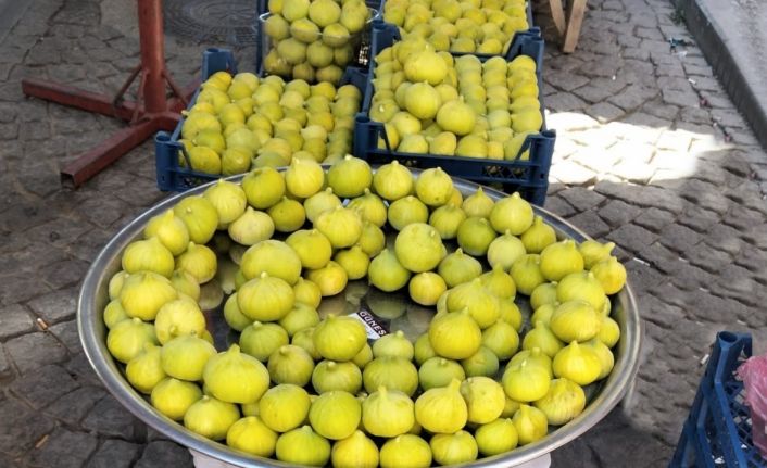 Aydın’ın inciri pazar tezgahlarında 250 liradan satışa sunuldu