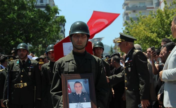 Aydınlı Şehit Üsteğmen Ege Akar, İzmir’de dualarla son yolculuğuna uğurladı
