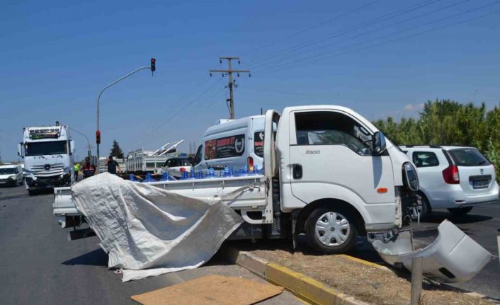 Ayvalık’ta TIR ile kamyonet çarpıştı; 1 kişi yaralandı
