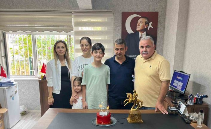 Bafra’da LGS Türkiye birincisine pastalı kutlama