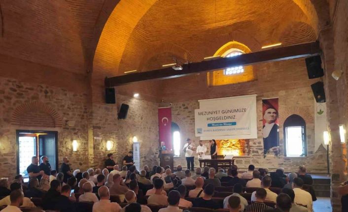 Bağımlılıklarını yenen bireyler mezuniyet coşkusunu yaşadı